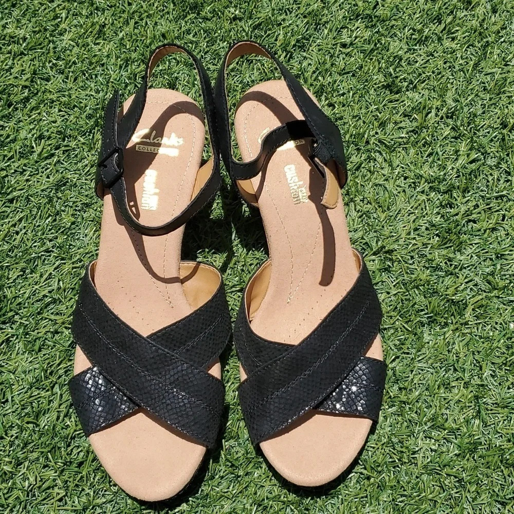 Clarks Soft Cushion Womens Helio Latitude Wedge Sandals with a Leather Upper